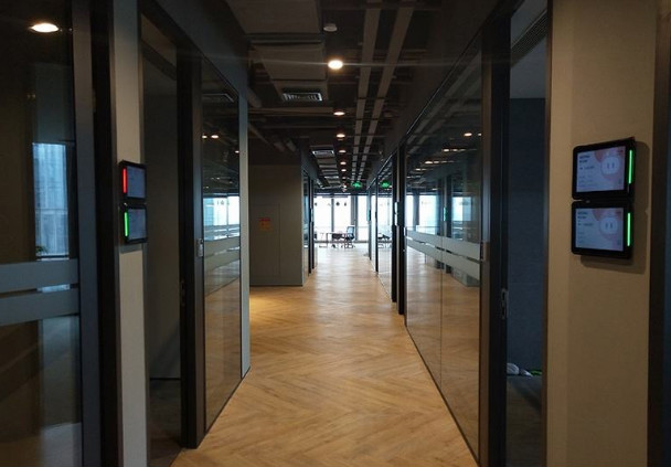 會議室電子門牌，實現(xiàn)無紙化會議預約管理